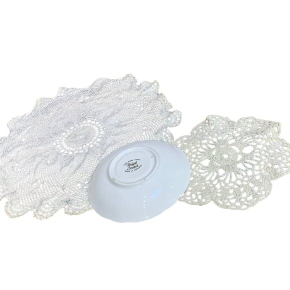Vintage Royal Stuart Fine Bone China From England Floral Saucer w 2 Lace Doilies - Picture 3 of 3